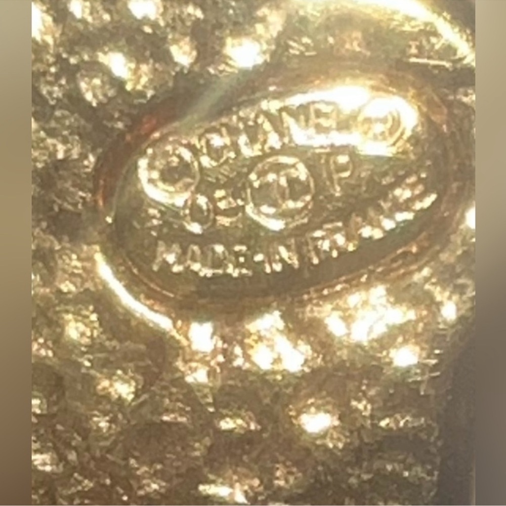 CHANEL CC Clover Clip On Earrings - Picture 11 of 12